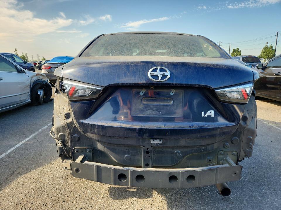 2016 SCION IA BASE — Фото 6 из 12