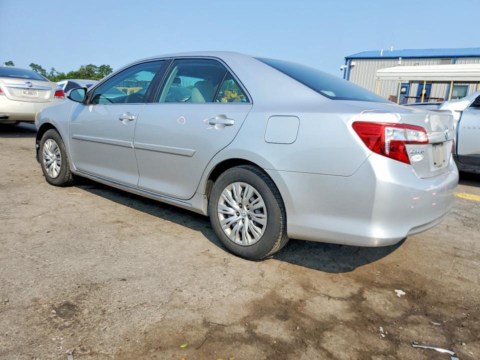 2013 TOYOTA CAMRY — Фото 2 из 13