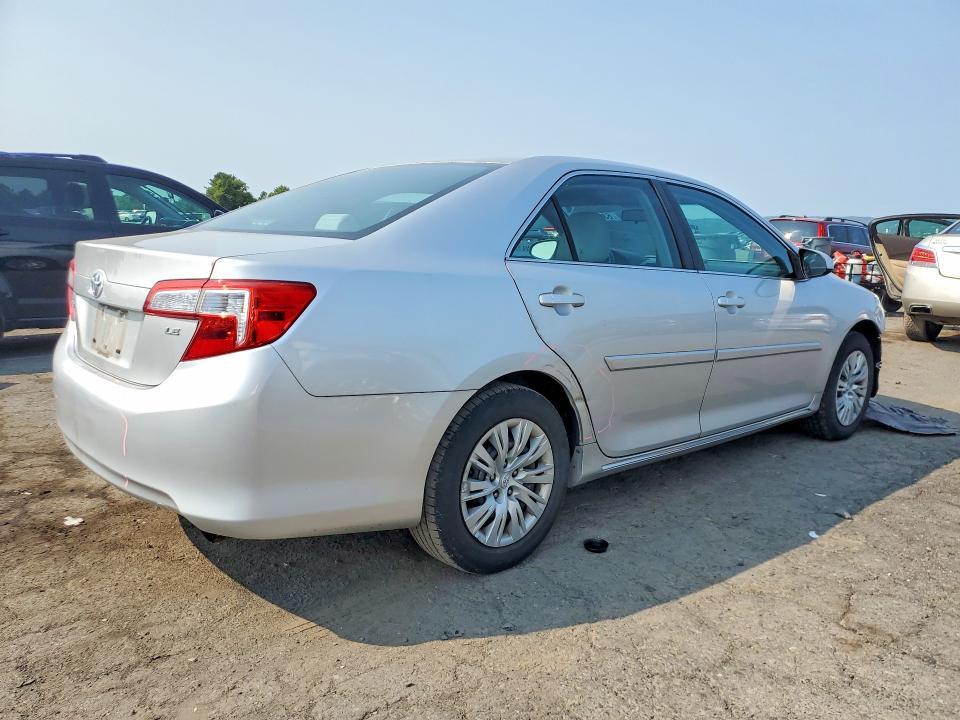 2013 TOYOTA CAMRY — Фото 3 из 13