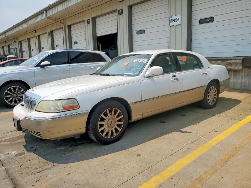 2007 LINCOLN TOWN CAR 1LNHM81V67Y621802