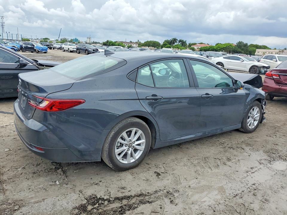 2026 TOYOTA CAMRY LE — Фото 3 из 12