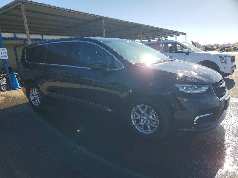 2C4RC1BGXTR226216 2026 CHRYSLER PACIFICA photo no. 4