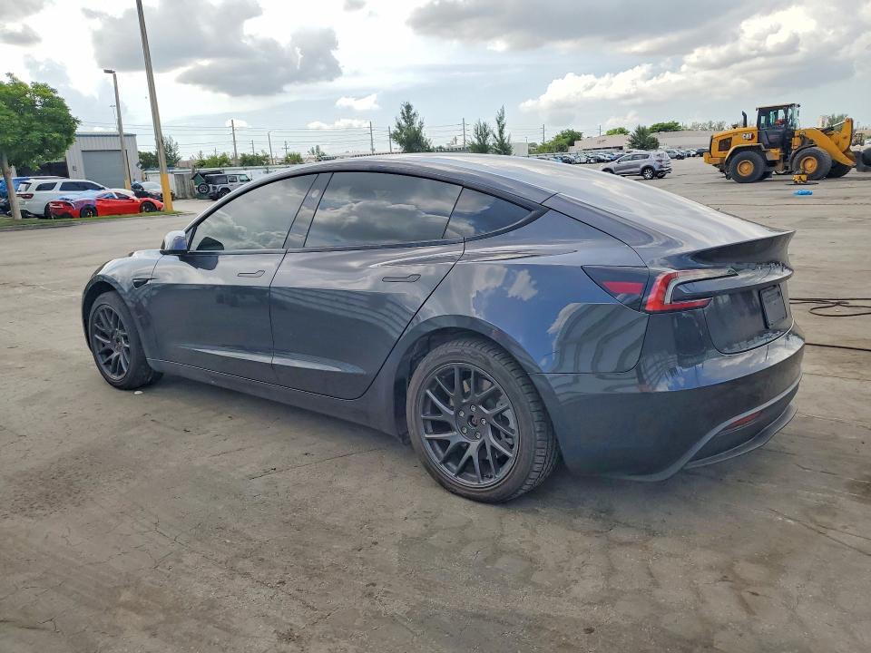 2025 TESLA MODEL 3 — Фото 2 из 13