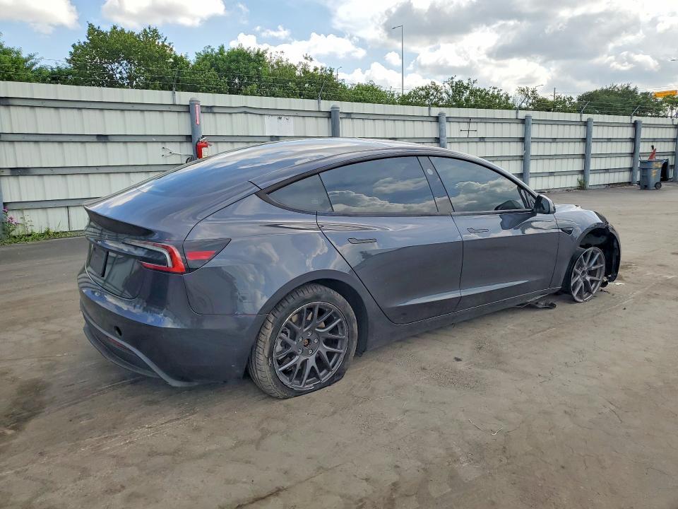 2025 TESLA MODEL 3 — Фото 3 из 13