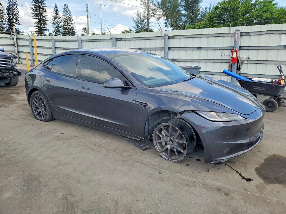 2025 TESLA MODEL 3 — Фото 4 из 13