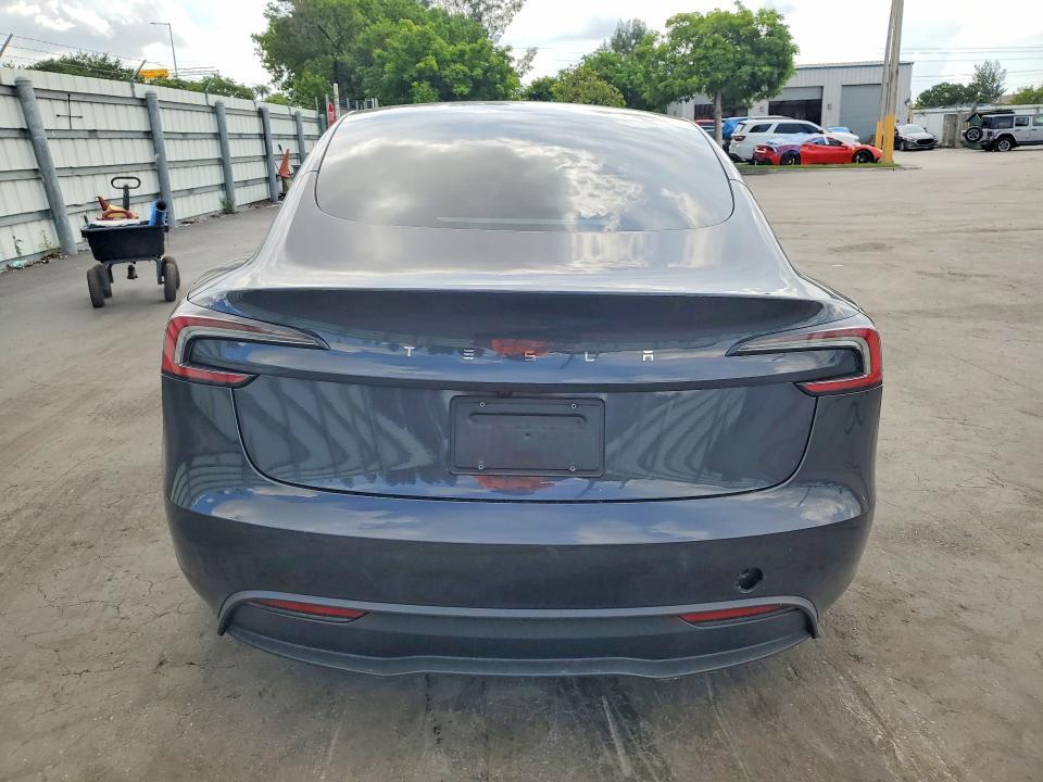 2025 TESLA MODEL 3 — Фото 6 из 13