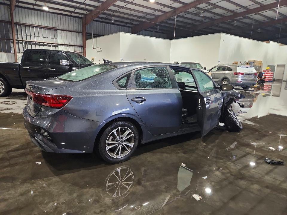 2024 KIA FORTE LXS — Фото 3 из 13