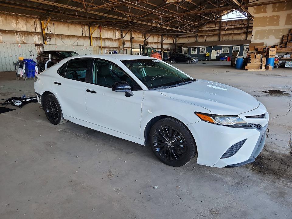 2020 TOYOTA CAMRY SE NIGHTSHADE — Фото 4 из 12