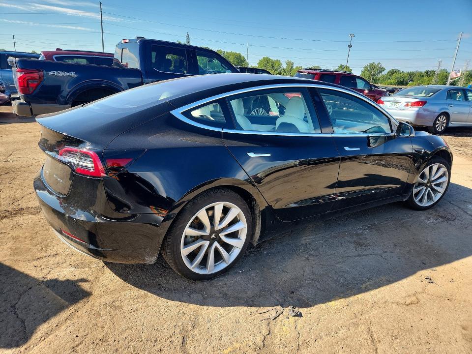 5YJ3E1EB0JF135058 2018 TESLA MODEL 3 photo no. 3