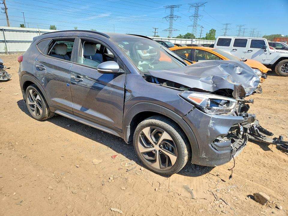KM8J3CA26JU677573 2018 HYUNDAI TUCSON photo no. 4