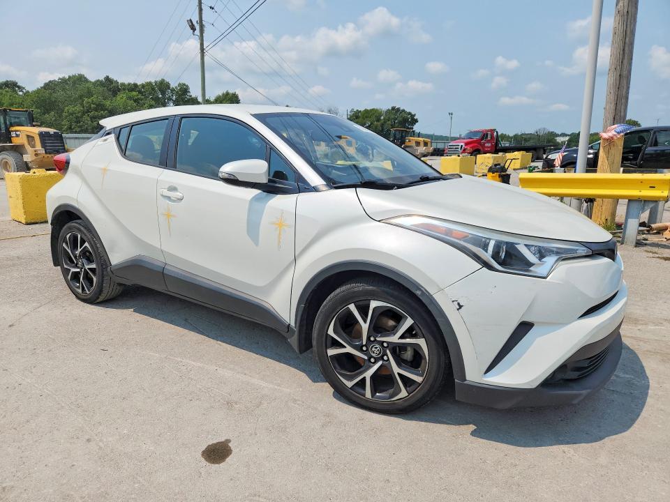 2018 TOYOTA C-HR XLE PREMIUM — Фото 4 из 12