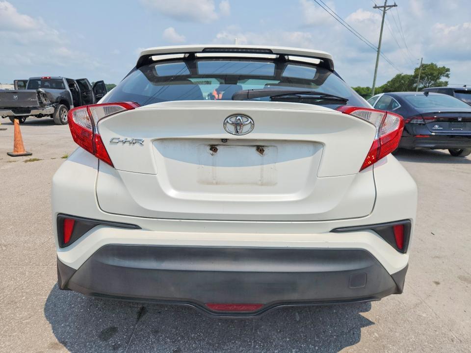 2018 TOYOTA C-HR XLE PREMIUM — Фото 6 из 12