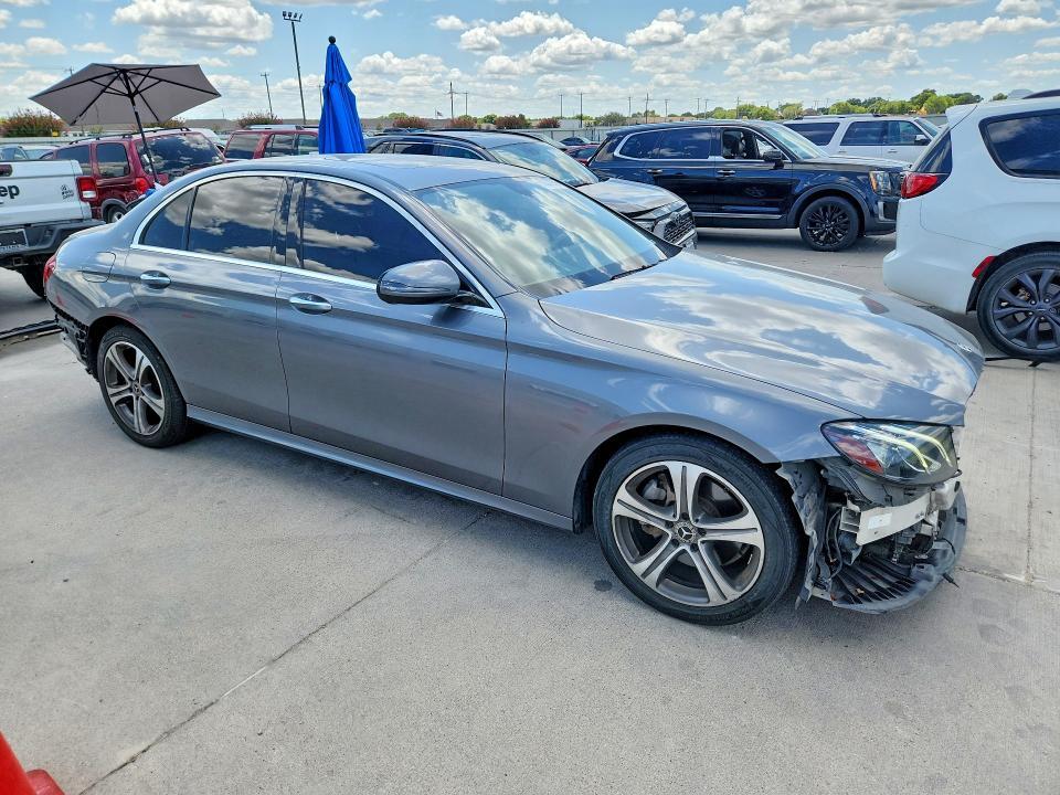 2018 MERCEDES-BENZ E 300 4MATIC — Фото 4 из 13