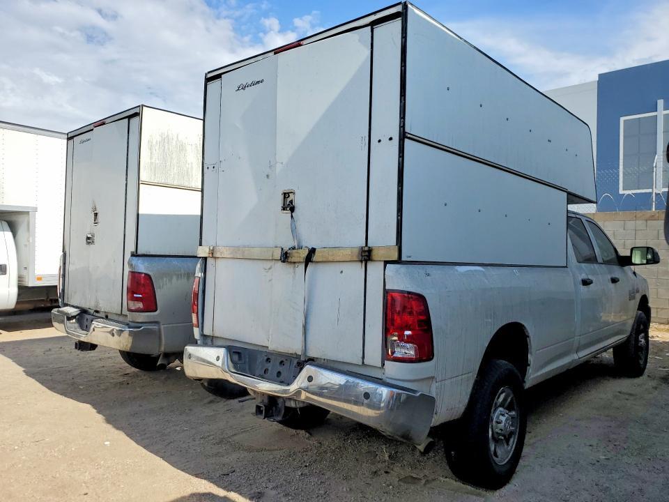 3C6UR5HJ1JG358410 2018 RAM 2500 photo no. 3