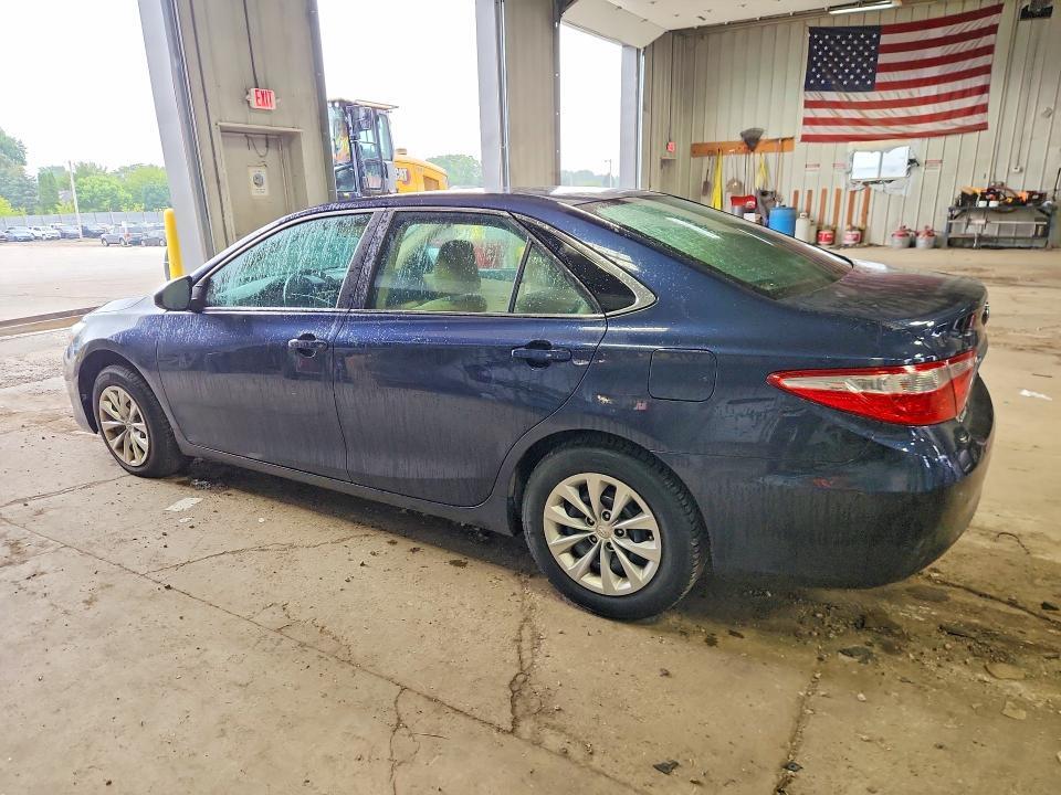 2016 TOYOTA CAMRY LE — Фото 2 из 12