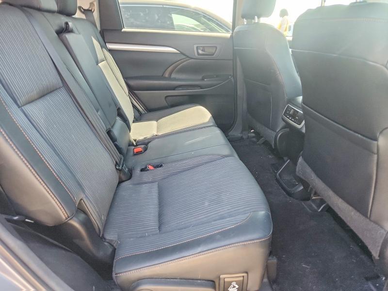 5TDZKRFH9FS049853 2015 TOYOTA HIGHLANDER photo no. 11