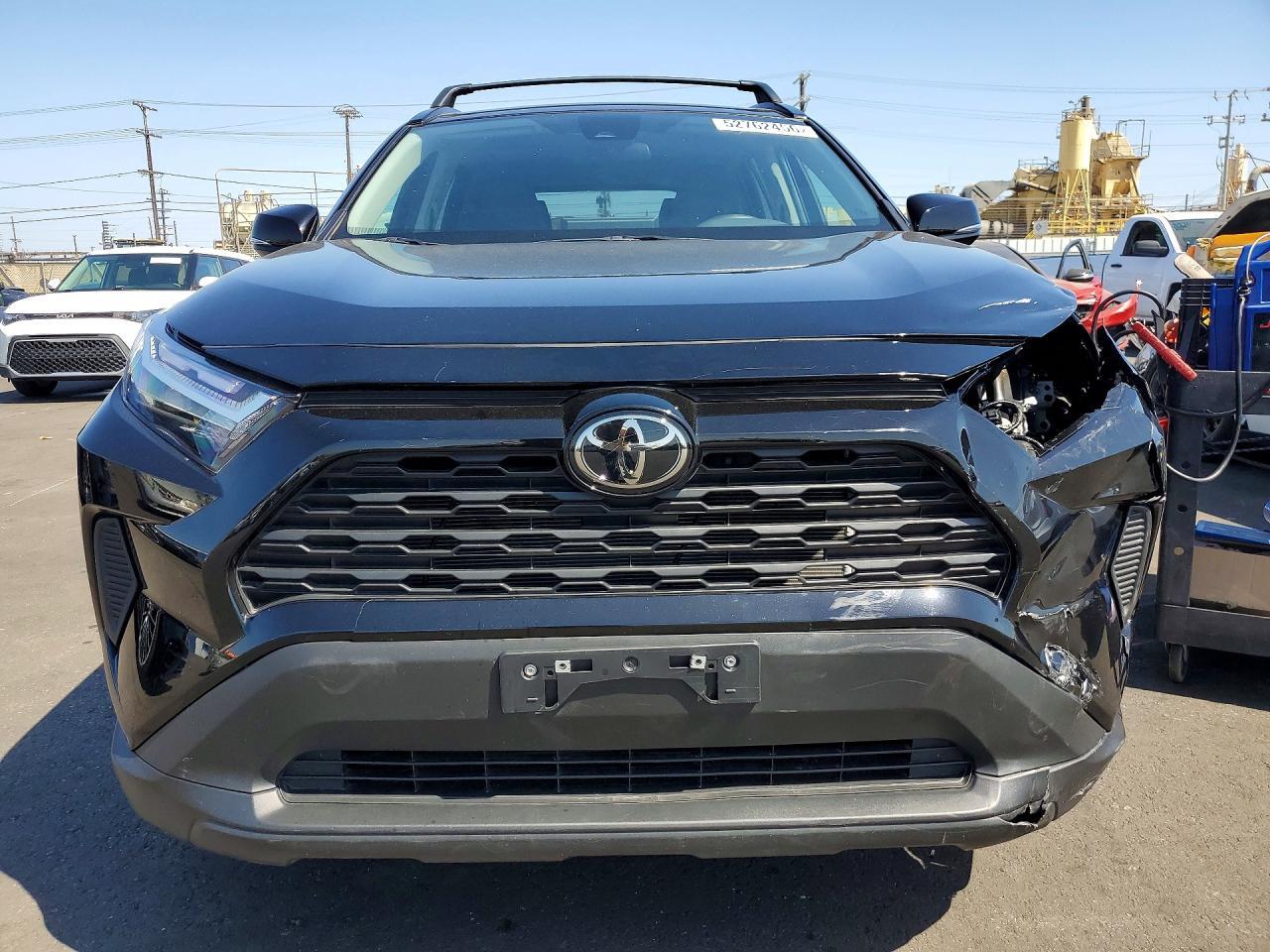 2025 TOYOTA RAV4 XLE — Фото 5 из 13