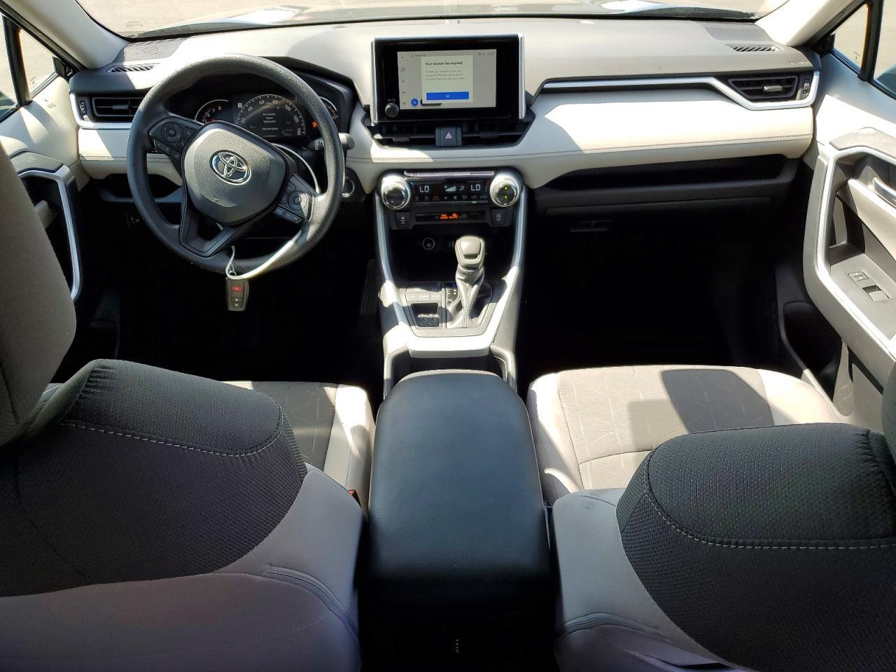 2025 TOYOTA RAV4 XLE — Фото 8 из 13