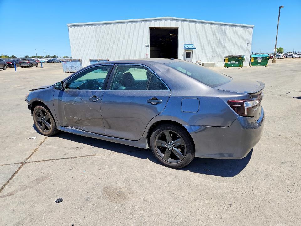 2014 TOYOTA CAMRY SE — Фото 2 из 13