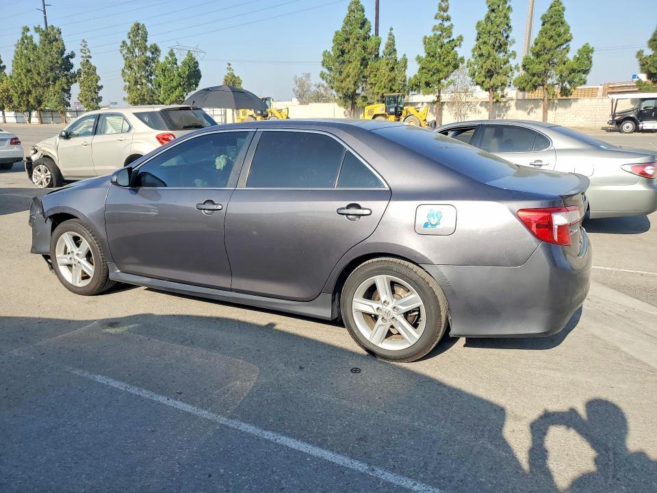 2014 TOYOTA CAMRY SE — Фото 2 из 12