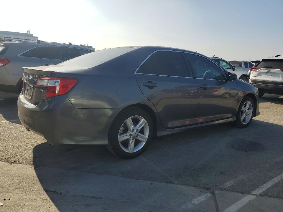 2014 TOYOTA CAMRY SE — Фото 3 из 12