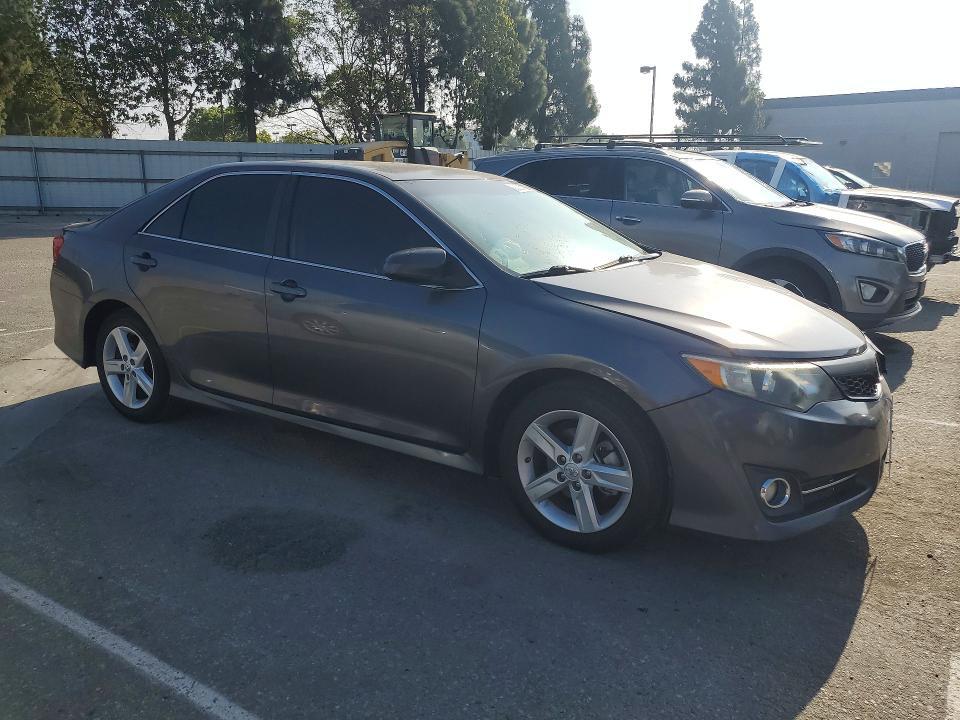 2014 TOYOTA CAMRY SE — Фото 4 из 12