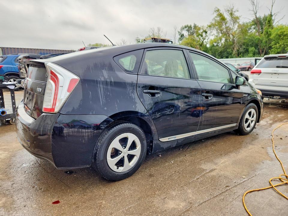 2013 TOYOTA PRIUS TWO — Фото 3 из 12
