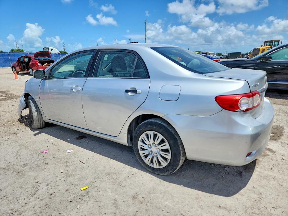 2011 TOYOTA COROLLA LE — Фото 2 из 12