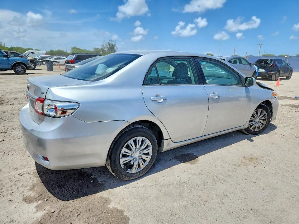 2011 TOYOTA COROLLA LE — Фото 3 из 12