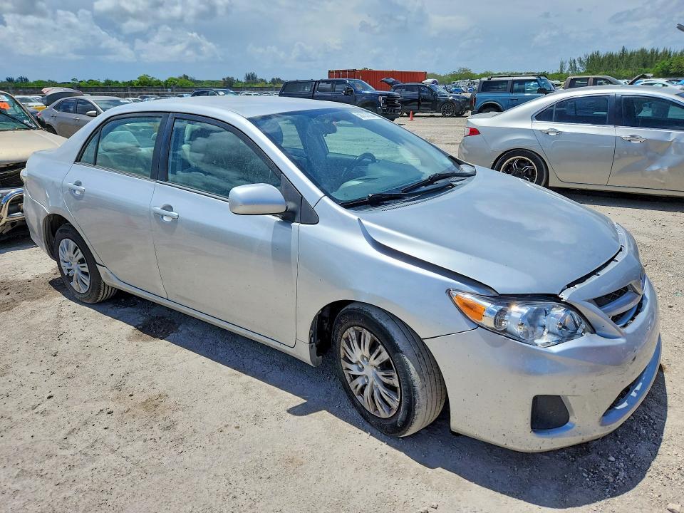 2011 TOYOTA COROLLA LE — Фото 4 из 12