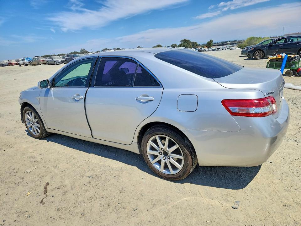 2011 TOYOTA CAMRY LE — Фото 2 из 13