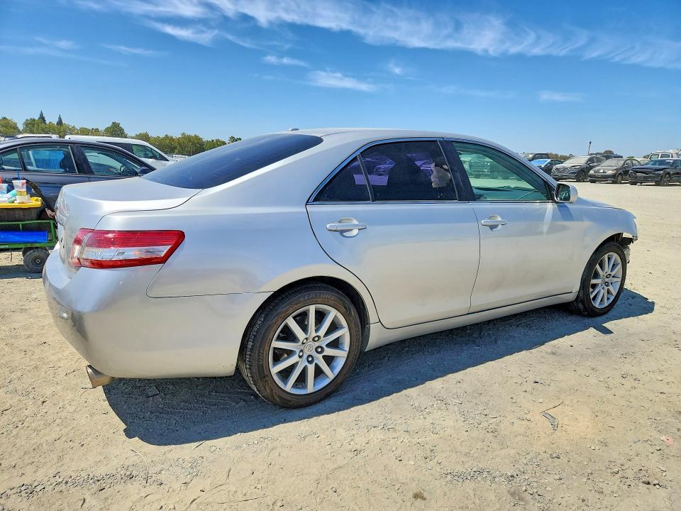 2011 TOYOTA CAMRY LE — Фото 3 из 13