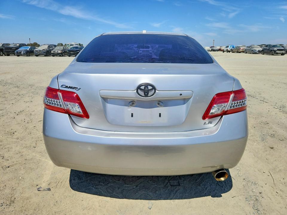 2011 TOYOTA CAMRY LE — Фото 6 из 13