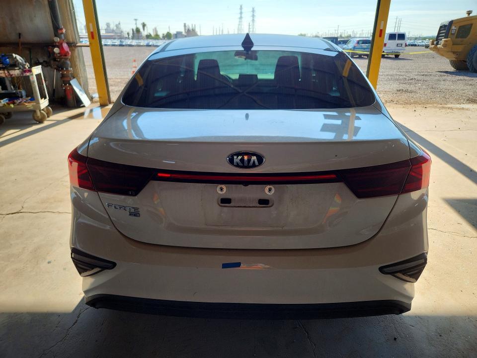 2021 KIA FORTE FE — Фото 6 из 12