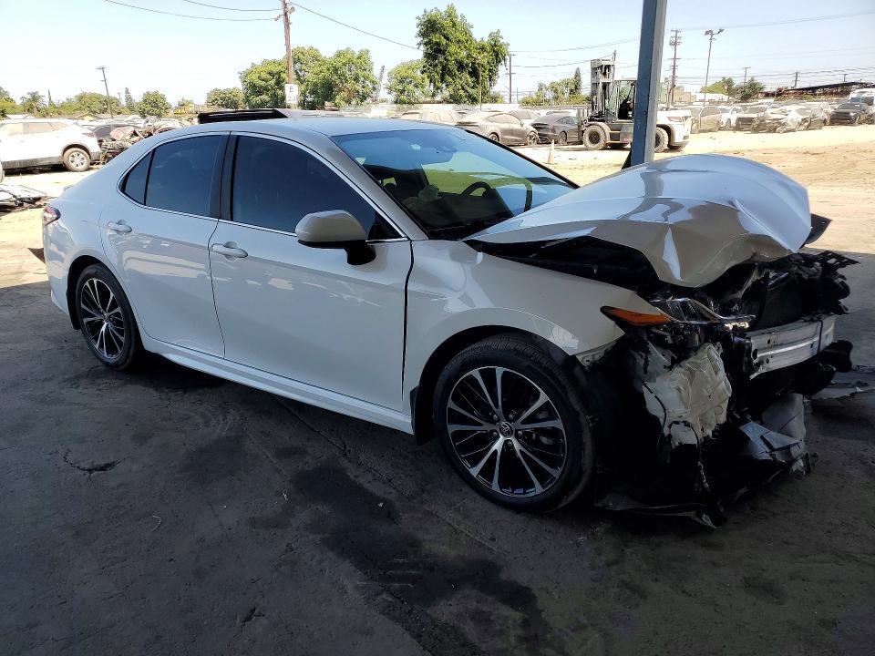 2020 TOYOTA CAMRY SE — Фото 4 из 13