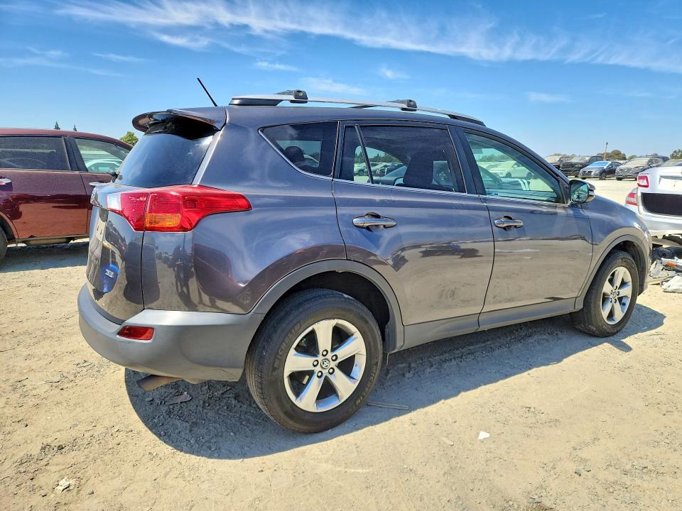 2015 TOYOTA RAV4 XLE — Фото 3 из 12