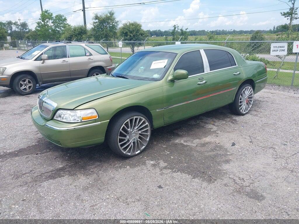 1LNHM82W43Y644240 2003 LINCOLN TOWN CAR photo no. 2