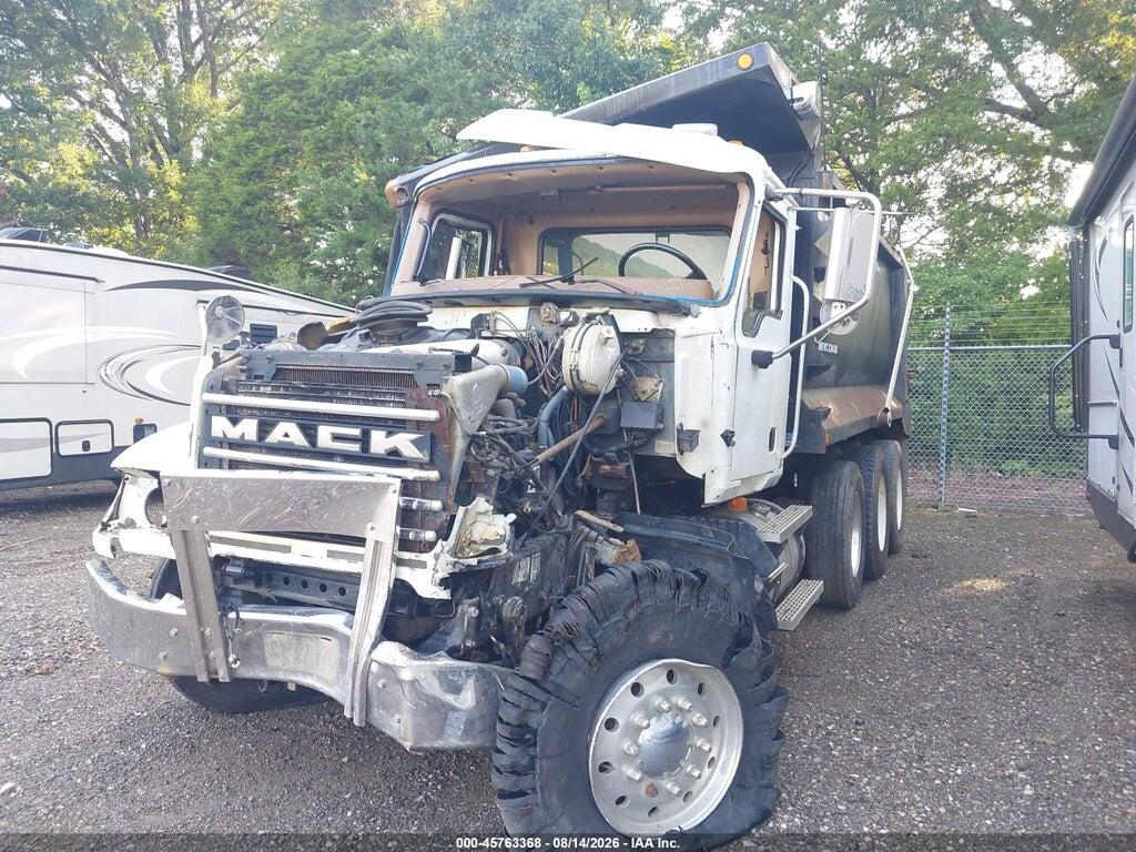 1M2AG11C64M013313 2004 MACK 700 photo no. 2