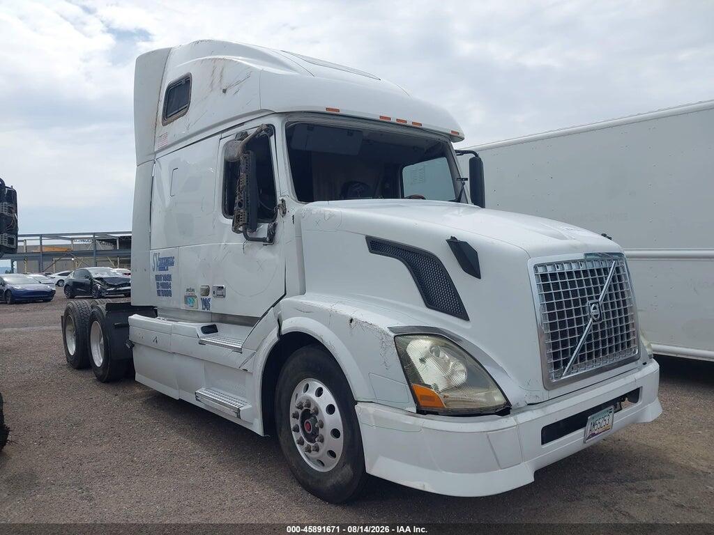 4V4NC9TG37N438748 2007 VOLVO VN photo no. 1