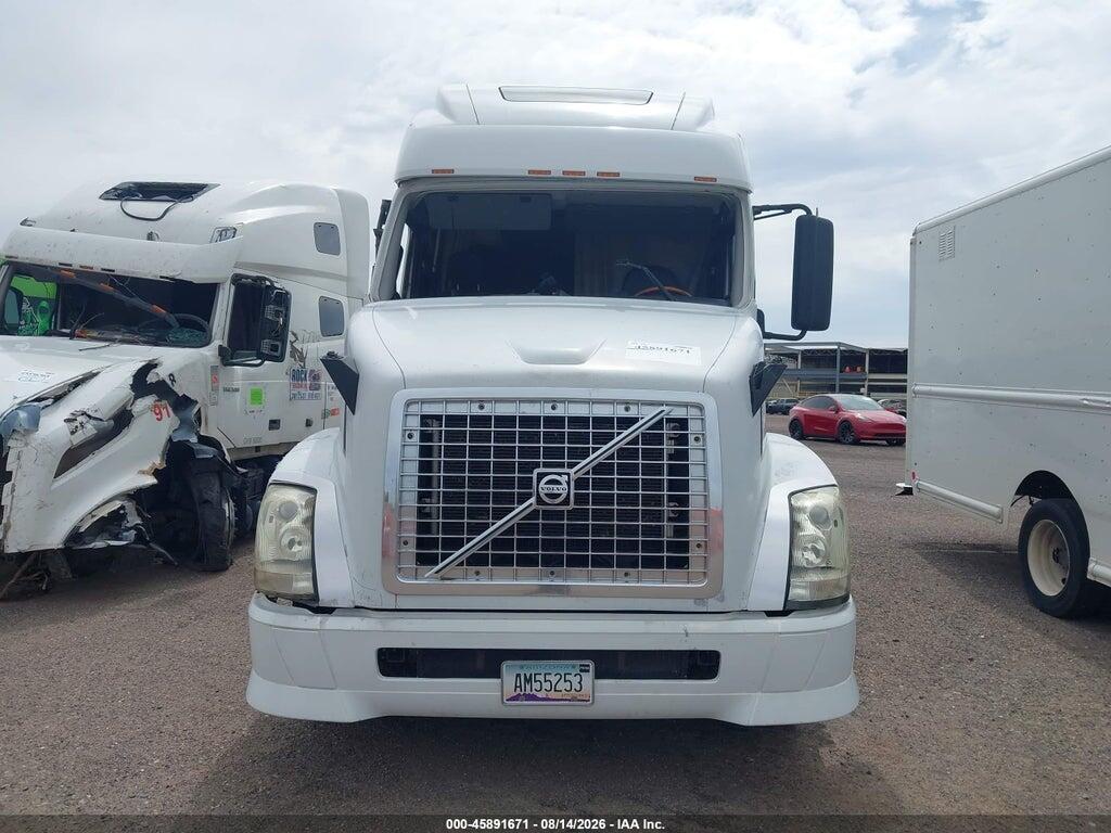 4V4NC9TG37N438748 2007 VOLVO VN photo no. 12