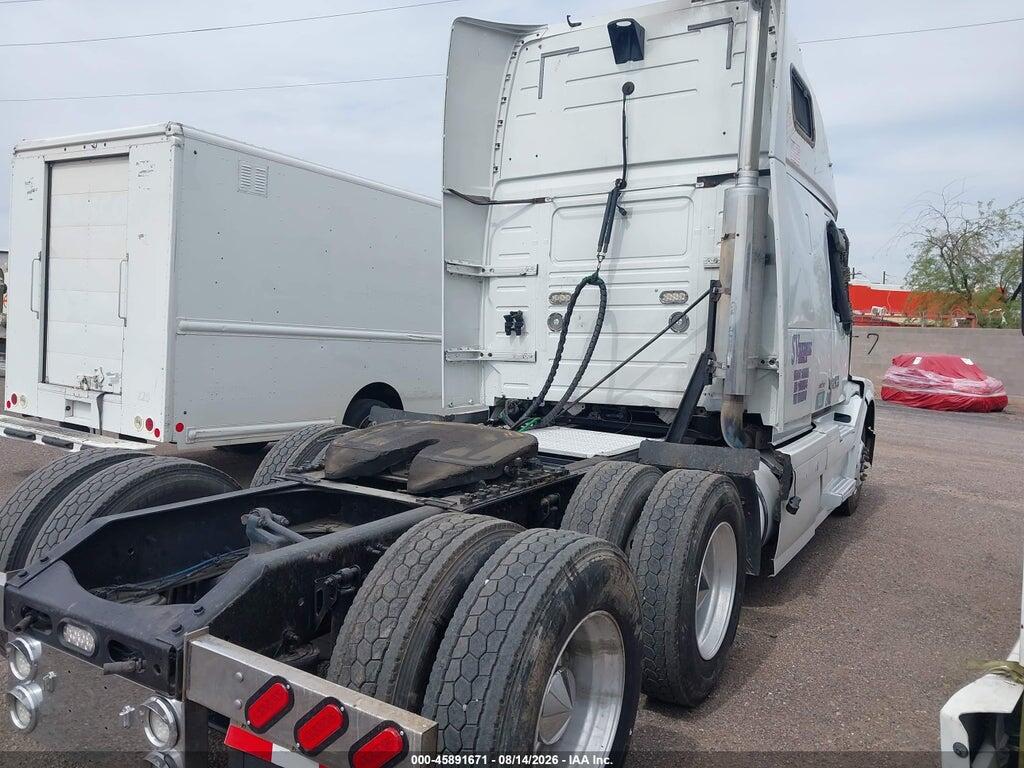 4V4NC9TG37N438748 2007 VOLVO VN photo no. 4