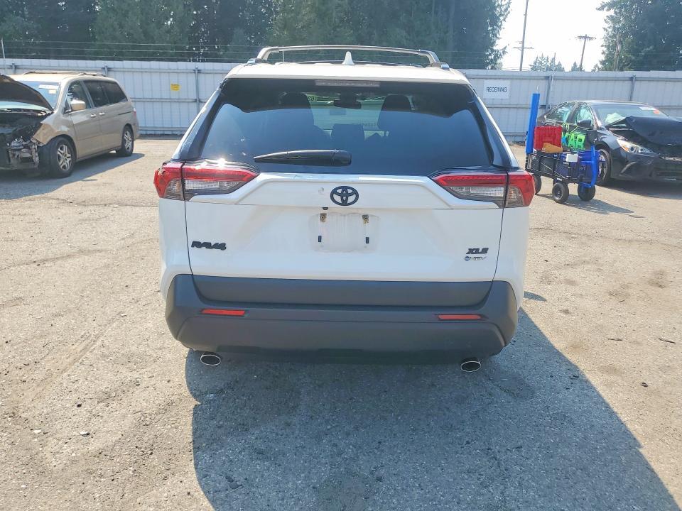2025 TOYOTA RAV4 HYBRID XLE — Фото 6 из 13