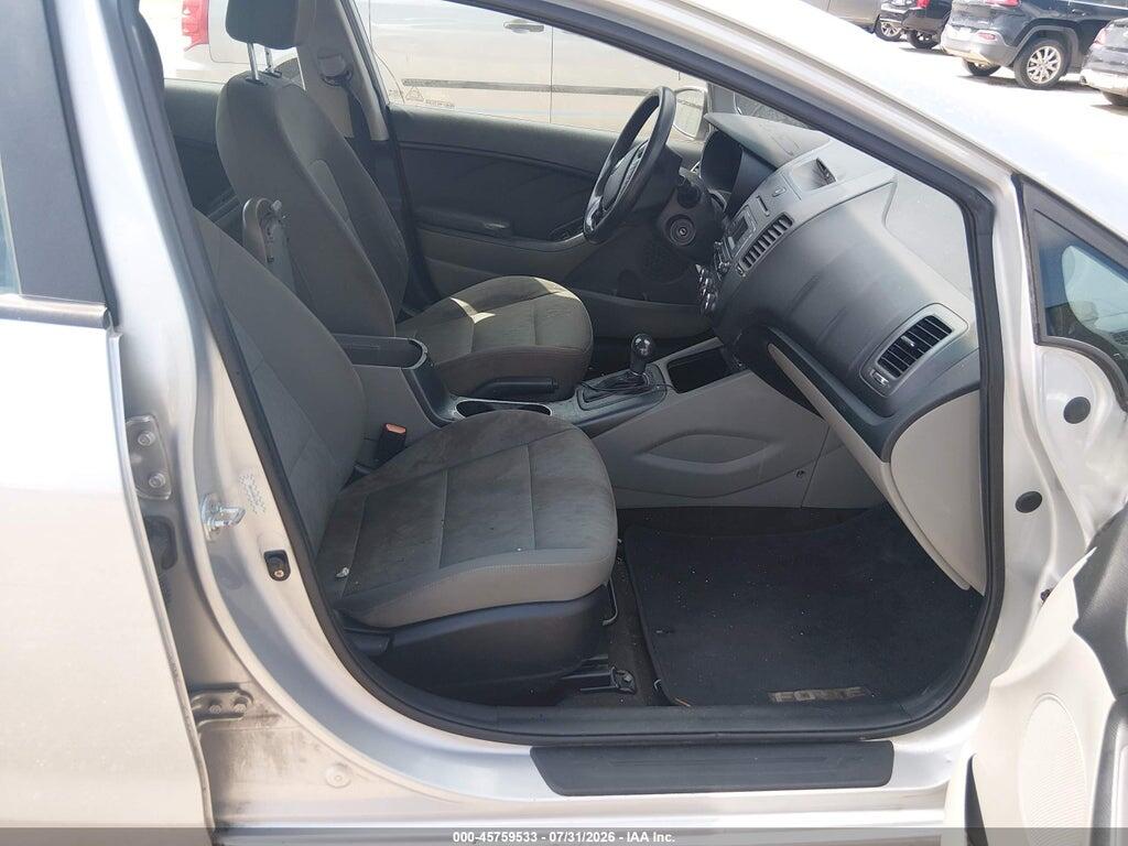 KNAFK4A60G5521647 2016 KIA FORTE photo no. 5