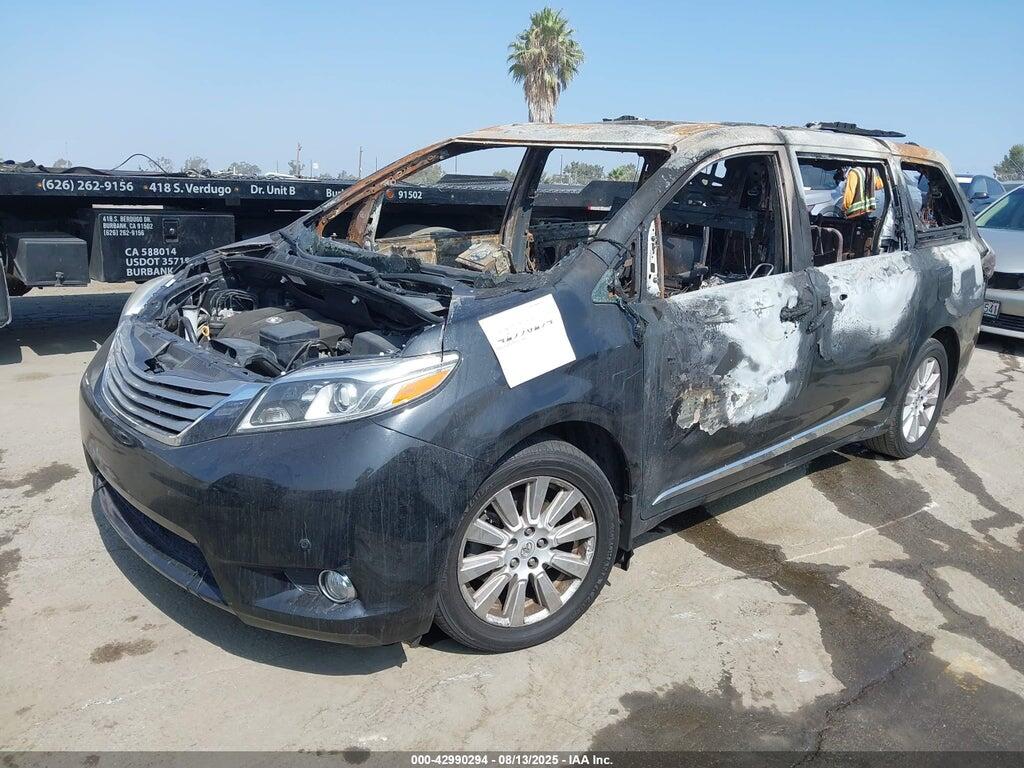 5TDDZ3DC6HS160678 2017 TOYOTA SIENNA photo no. 2