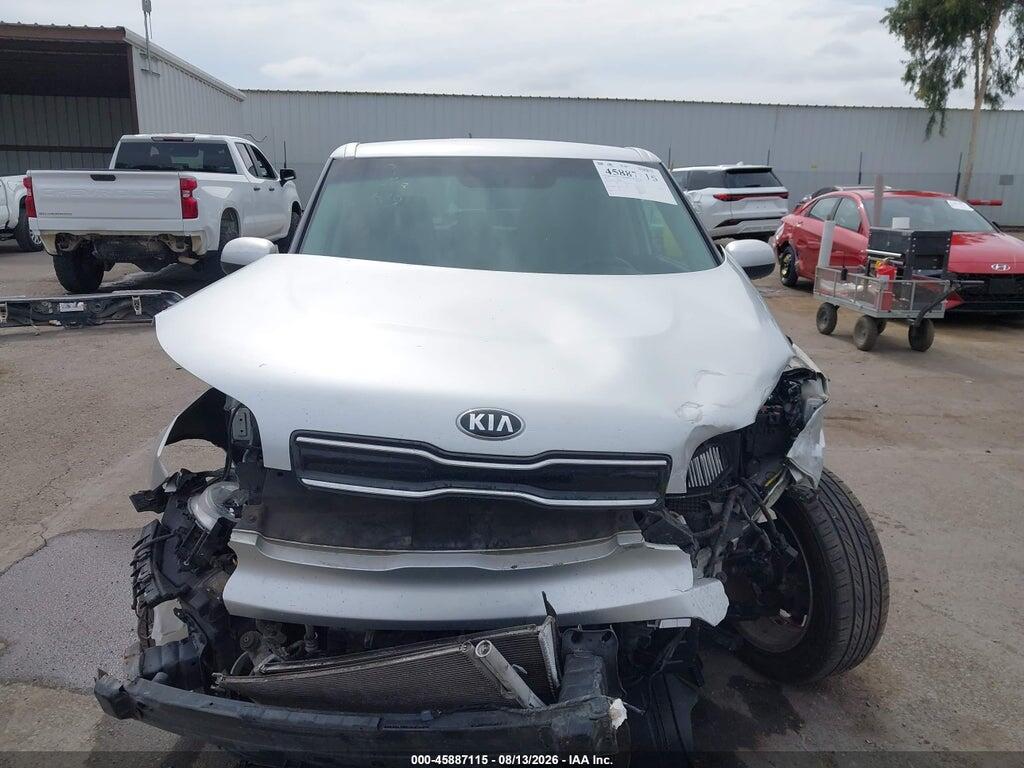 KNDJP3A55J7608553 2018 KIA SOUL photo no. 12