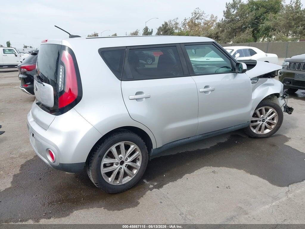 KNDJP3A55J7608553 2018 KIA SOUL photo no. 4
