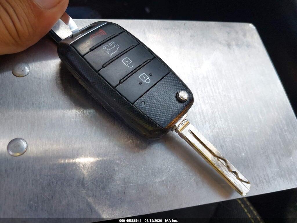 KNDJP3A54G7860917 2016 KIA SOUL photo no. 11