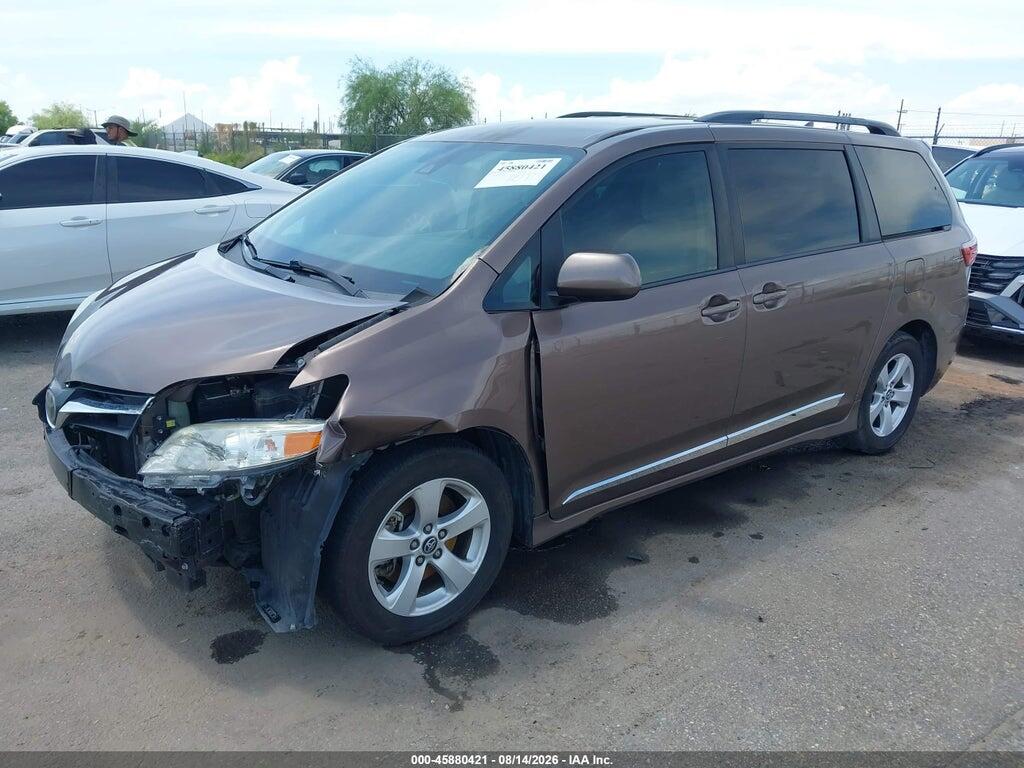 5TDKZ3DC3JS933295 2018 TOYOTA SIENNA photo no. 2