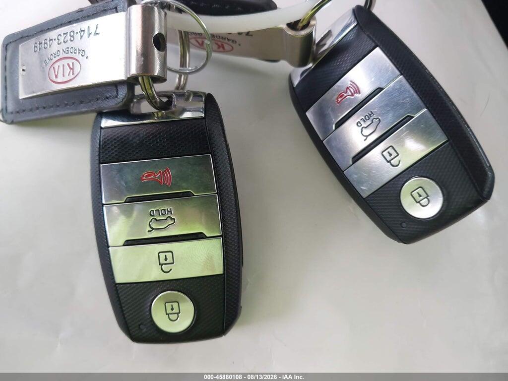 KNDCB3LCXH5101477 2017 KIA NIRO photo no. 11