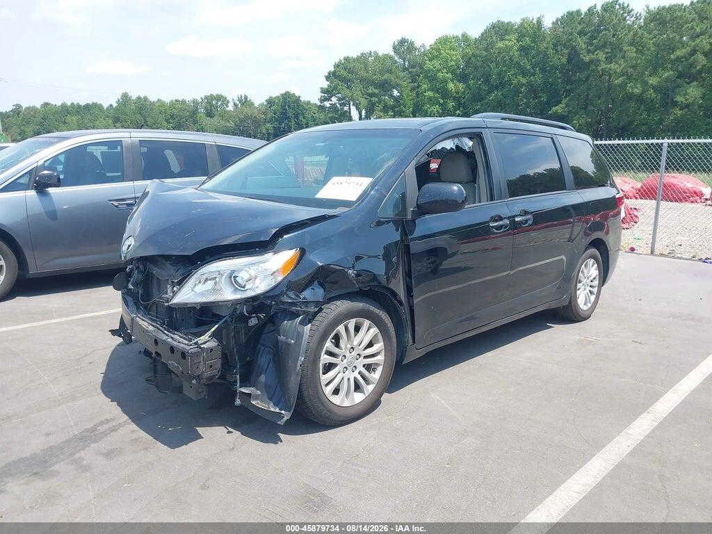 5TDYZ3DC9HS864049 2017 TOYOTA SIENNA photo no. 2